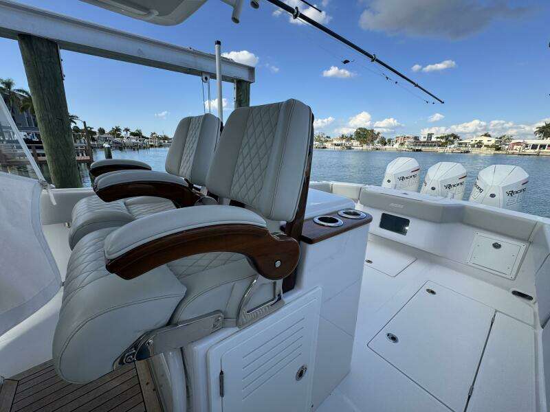 38ft Jupiter Yacht For Sale