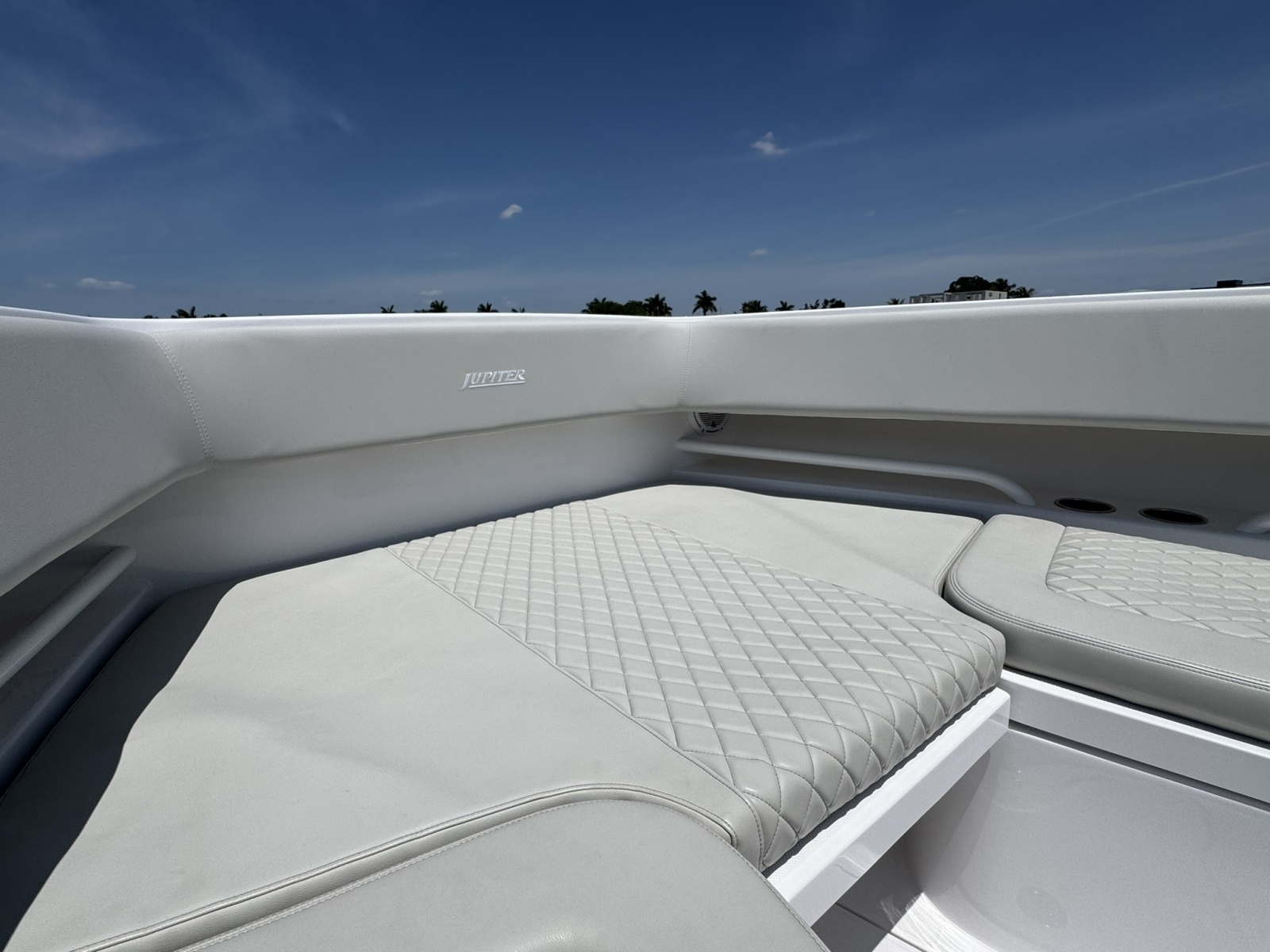38' 2024 Jupiter 38 HFS