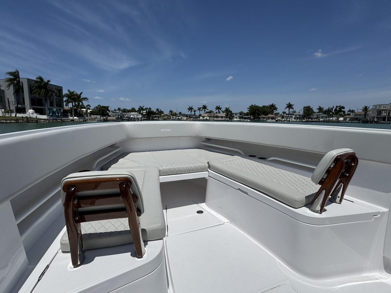 38' 2024 Jupiter 38 HFS