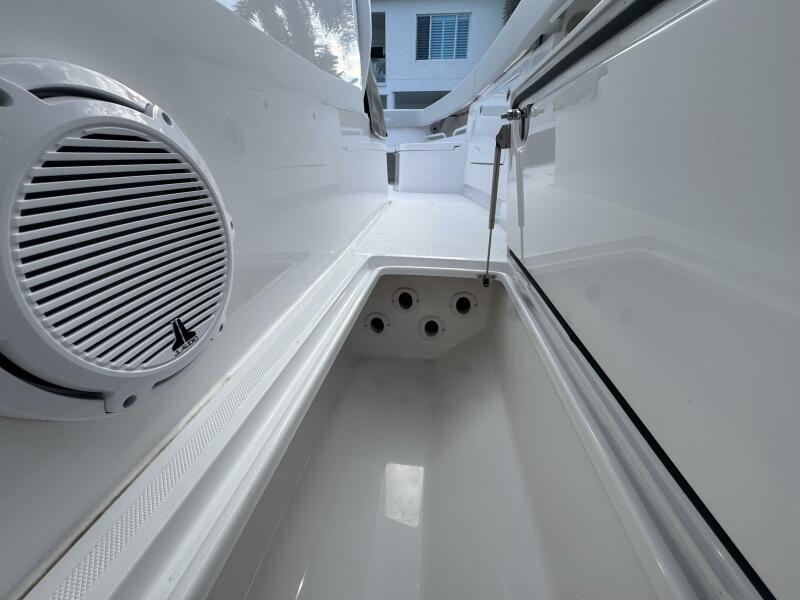 38' 2024 Jupiter 38 HFS