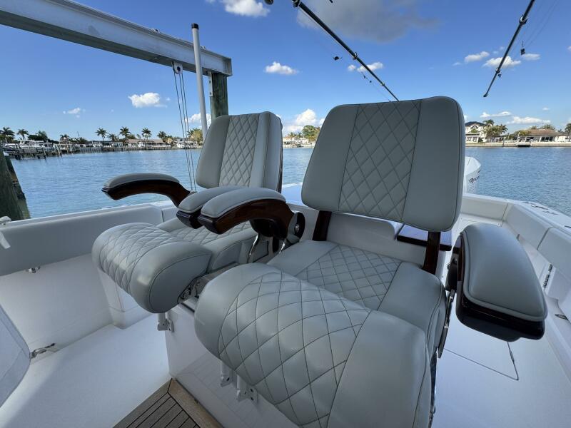 38' 2024 Jupiter 38 HFS