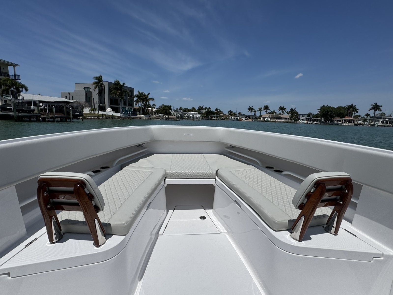 38' 2024 Jupiter 38 HFS