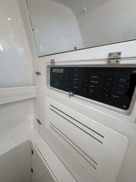 38ft Jupiter Yacht For Sale