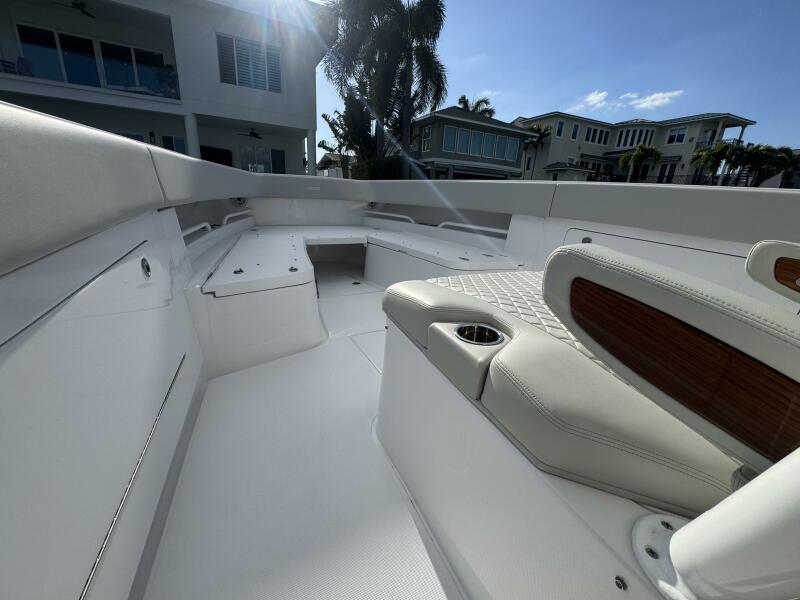 38' 2024 Jupiter 38 HFS