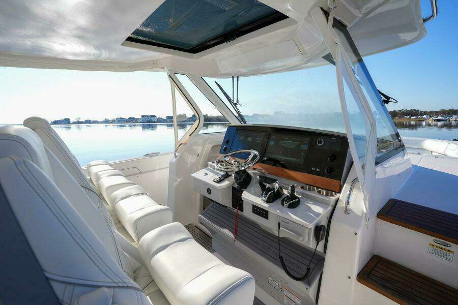 38ft Regal Yacht For Sale