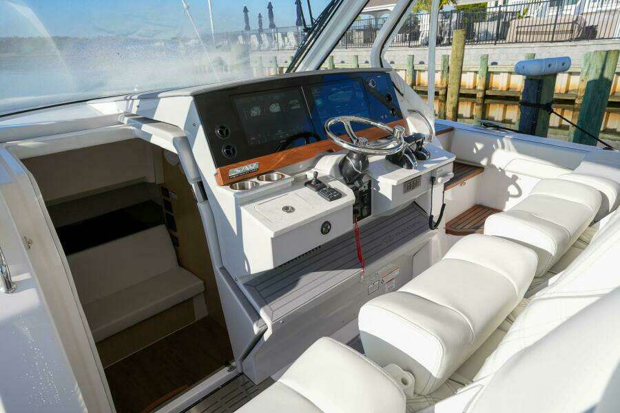 38ft Regal Yacht For Sale