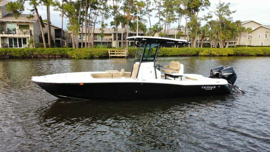 27ft Caymas Yacht For Sale