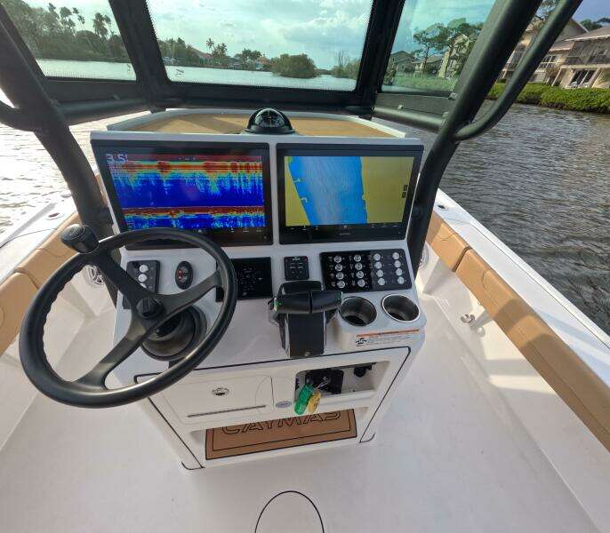 27ft Caymas Yacht For Sale