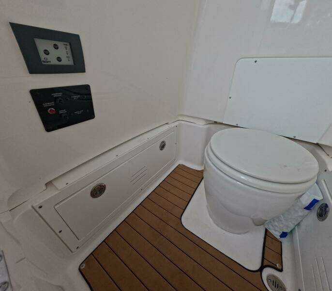 27ft Caymas Yacht For Sale