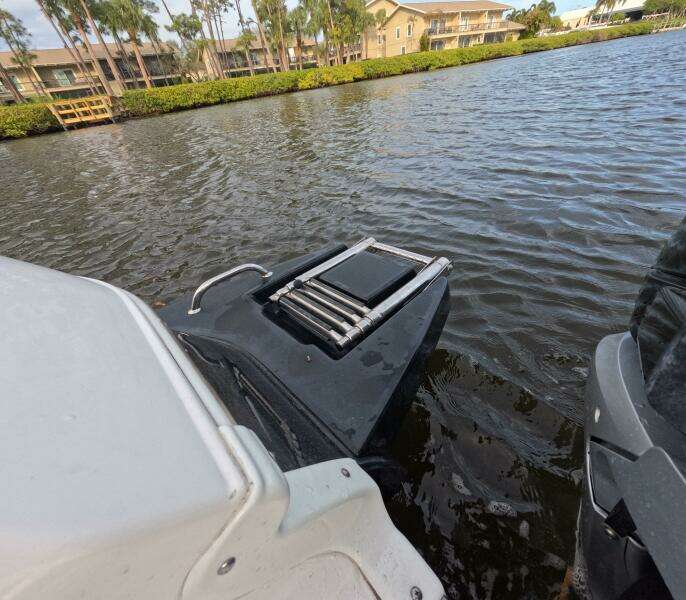 27ft Caymas Yacht For Sale