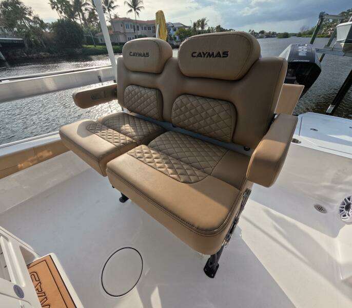 27ft Caymas Yacht For Sale