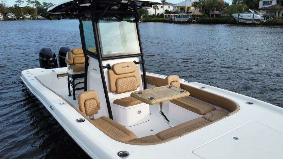 27ft Caymas Yacht For Sale