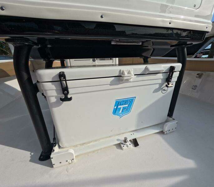 27ft Caymas Yacht For Sale