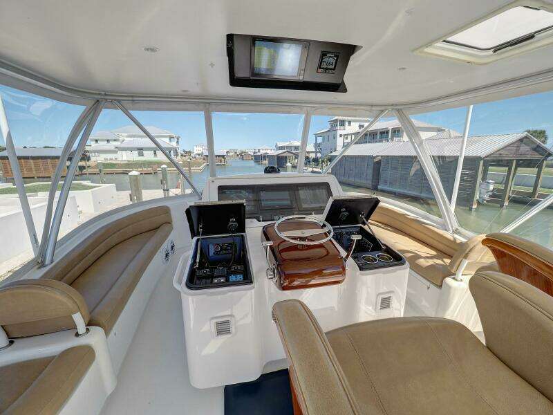 2017 Viking 52 Convertible 