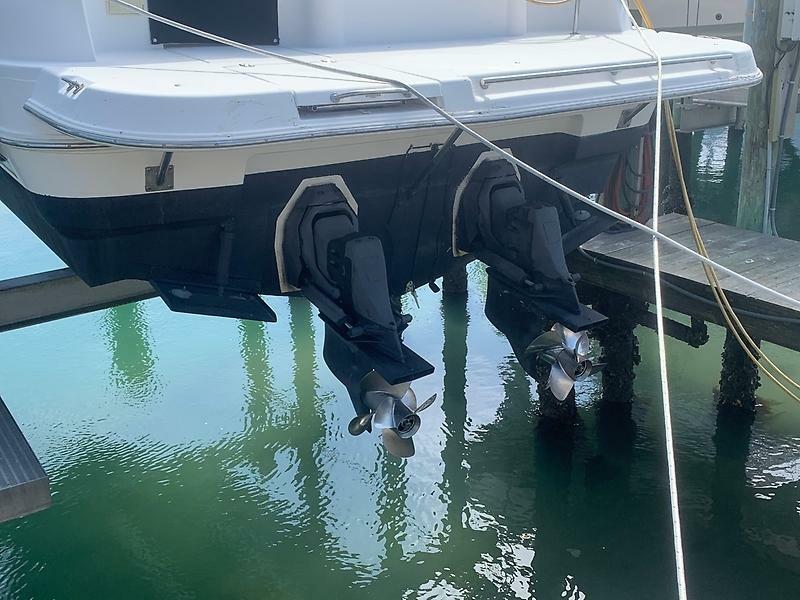 2003 Cruisers Yachts 3372 Express — 0005589814