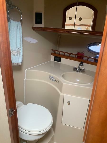 2003 Cruisers Yachts 3372 Express — 0005589856