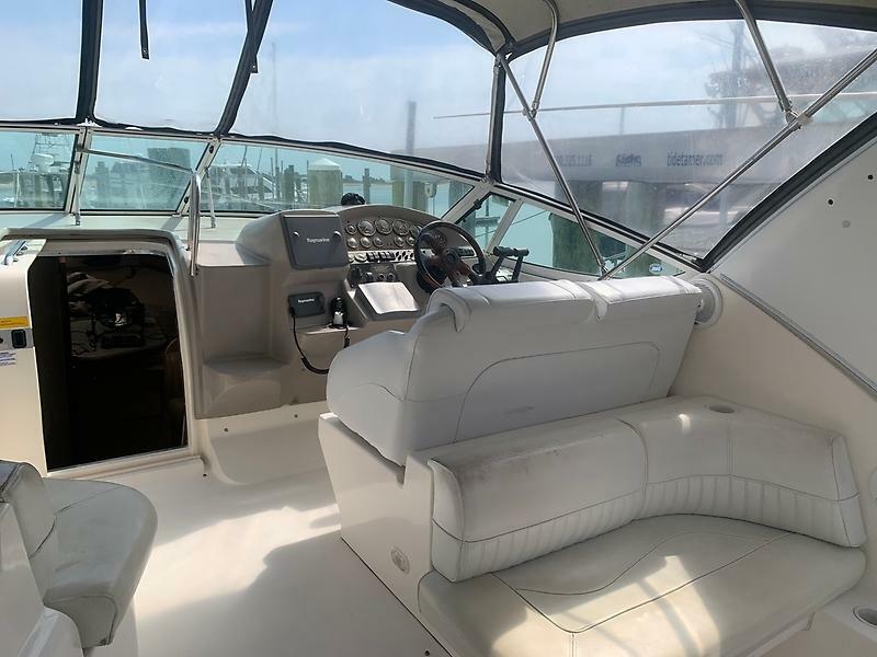 2003 Cruisers Yachts 3372 Express — 0005589812