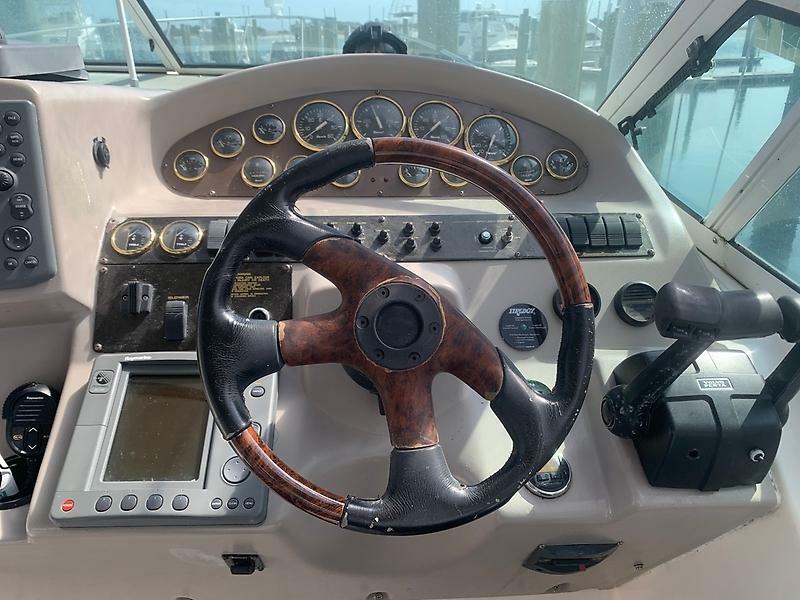 2003 Cruisers Yachts 3372 Express — 0005589822