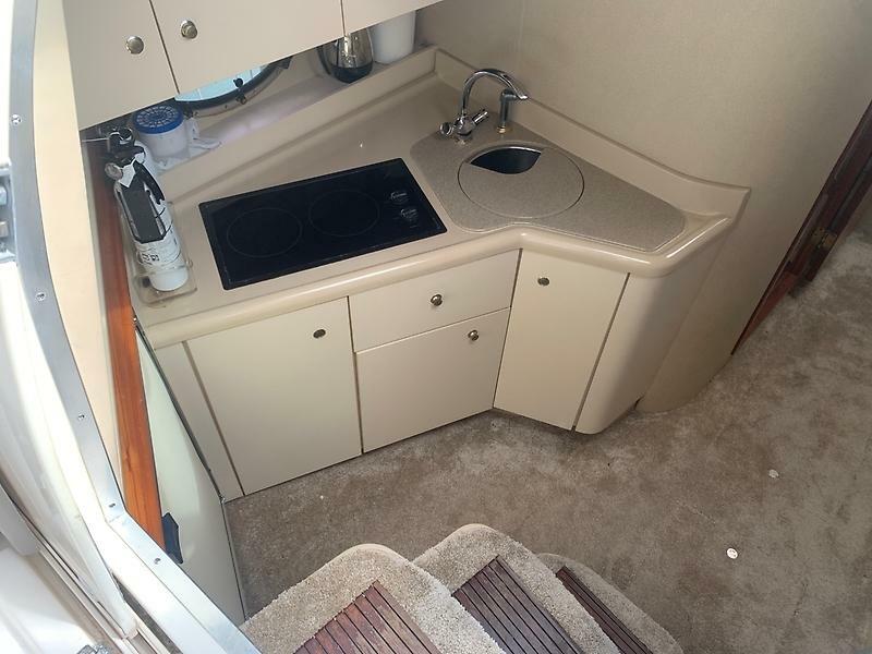 2003 Cruisers Yachts 3372 Express — 0005589810