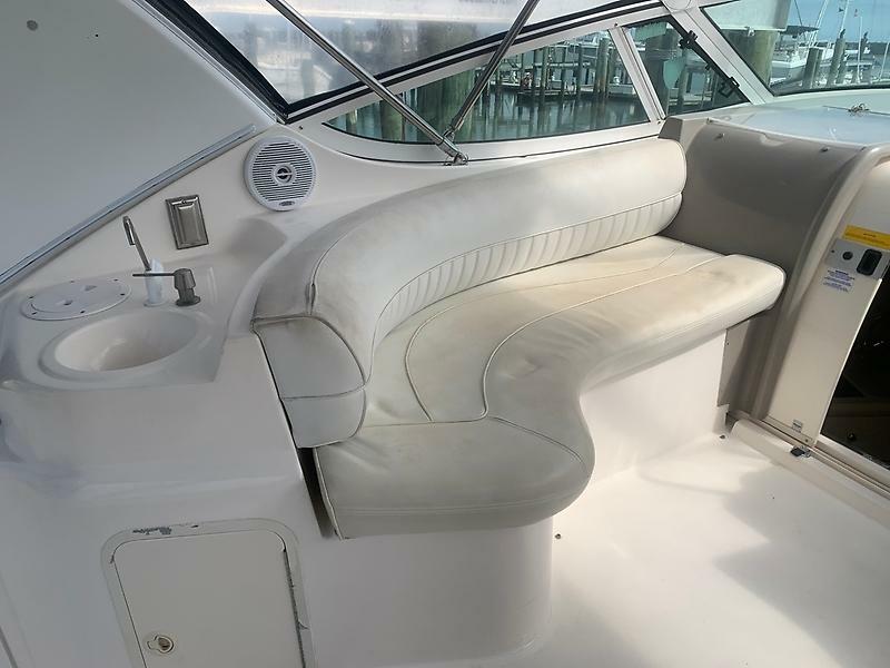 2003 Cruisers Yachts 3372 Express — 0005589806