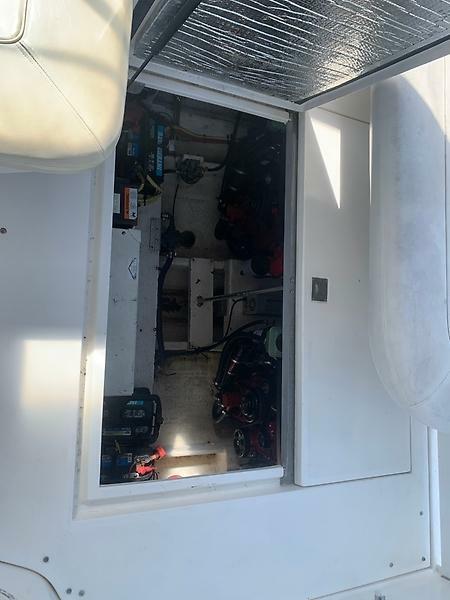 2003 Cruisers Yachts 3372 Express — 0005589832