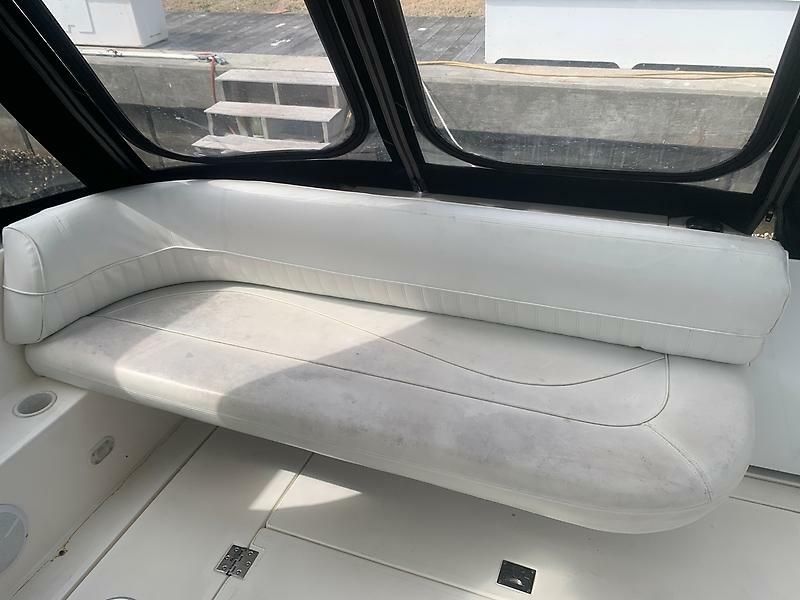 2003 Cruisers Yachts 3372 Express — 0005589809