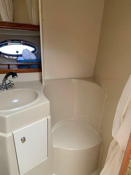 2003 Cruisers Yachts 3372 Express — 0005589842