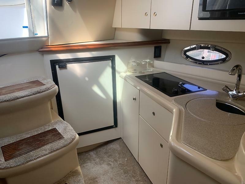 2003 Cruisers Yachts 3372 Express — 0005589847