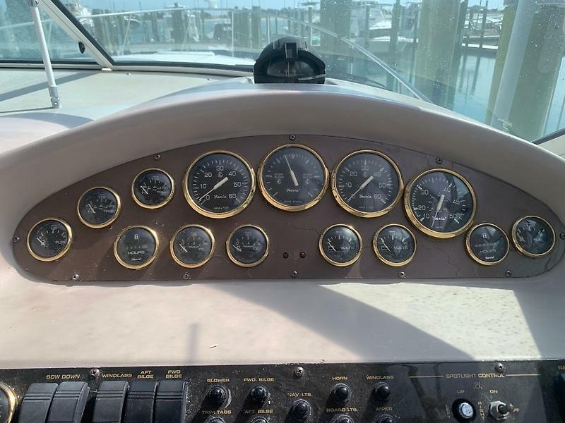 2003 Cruisers Yachts 3372 Express — 0005589821
