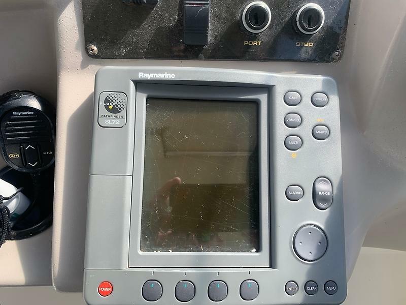 2003 Cruisers Yachts 3372 Express — 0005589823
