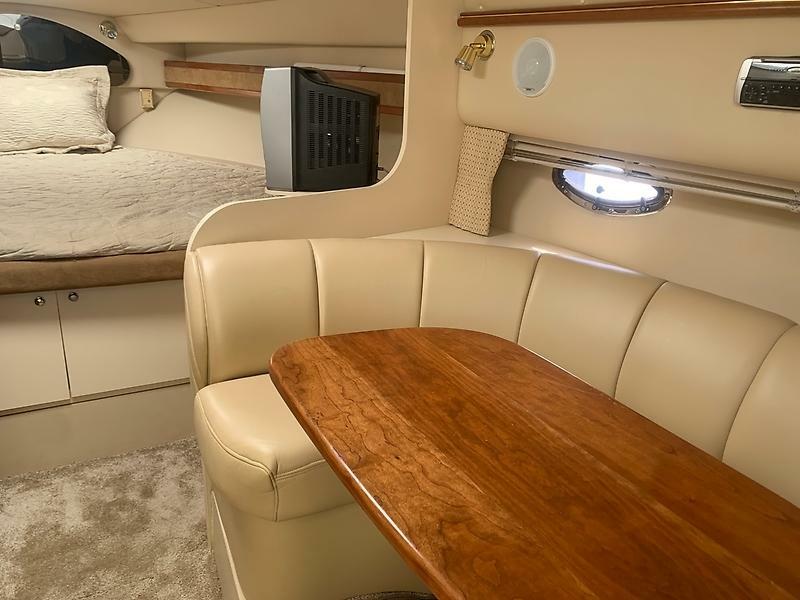 2003 Cruisers Yachts 3372 Express — 0005589855