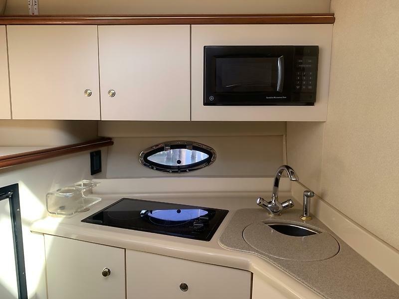 2003 Cruisers Yachts 3372 Express — 0005589854
