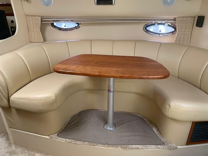 2003 Cruisers Yachts 3372 Express — 0005589837