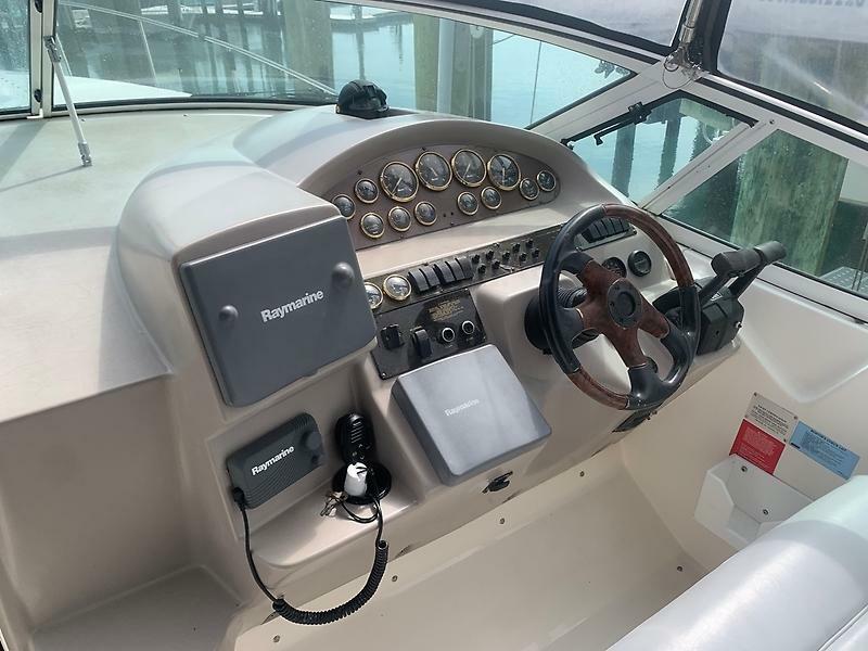 2003 Cruisers Yachts 3372 Express — 0005589819
