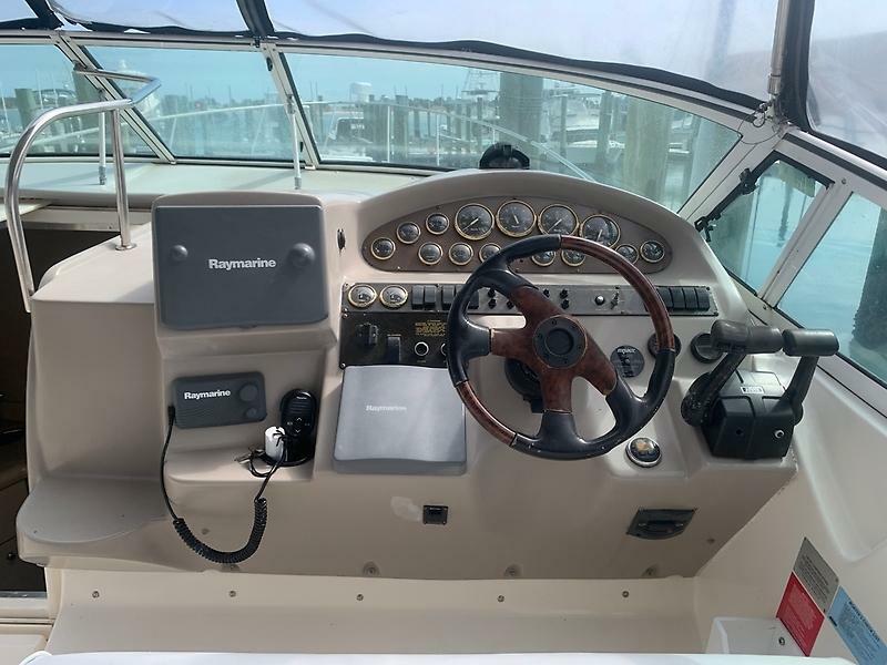 2003 Cruisers Yachts 3372 Express — 0005589820
