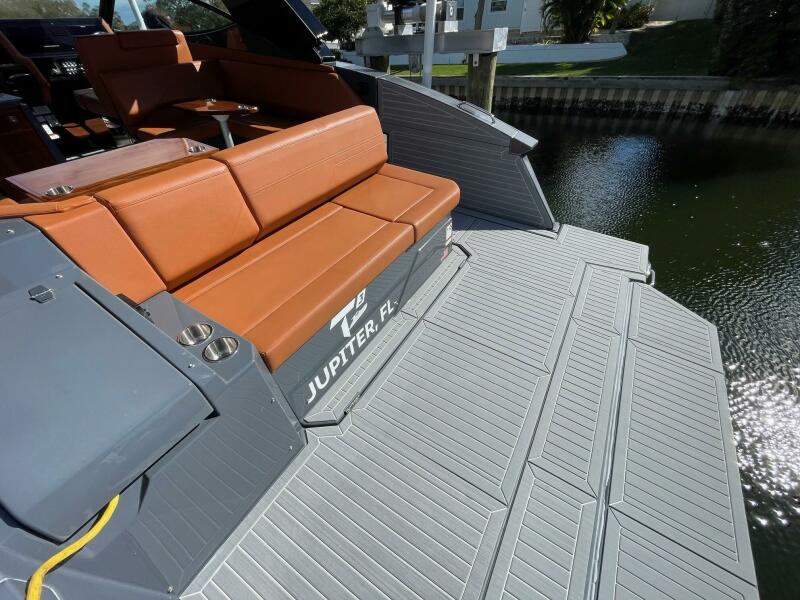 38' 2023 Cruisers Yachts 38 GLS