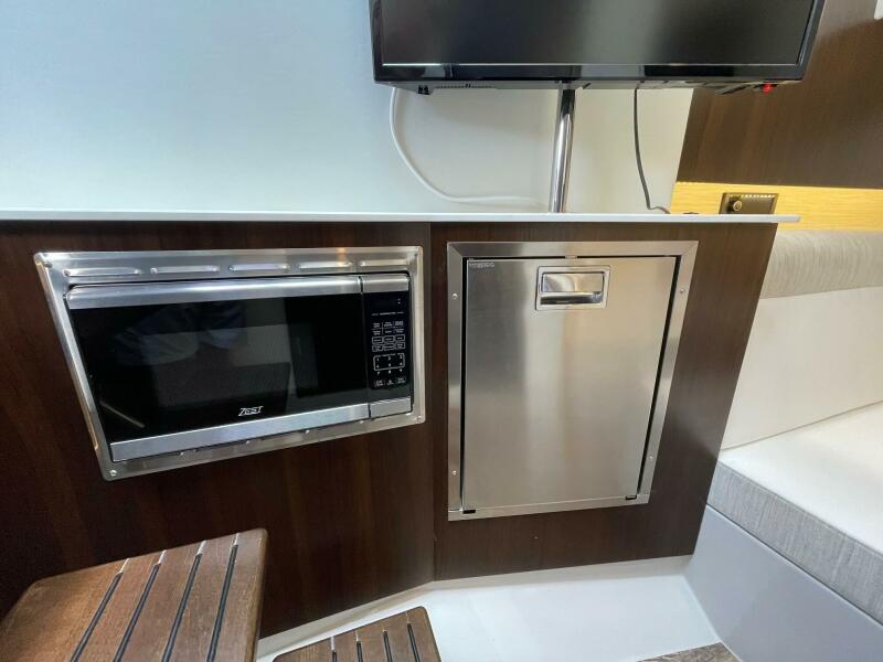 38' 2023 Cruisers Yachts 38 GLS