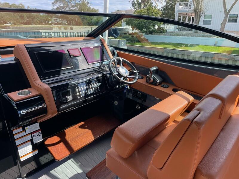 38' 2023 Cruisers Yachts 38 GLS