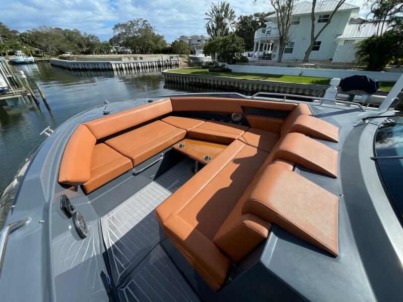 38' 2023 Cruisers Yachts 38 GLS