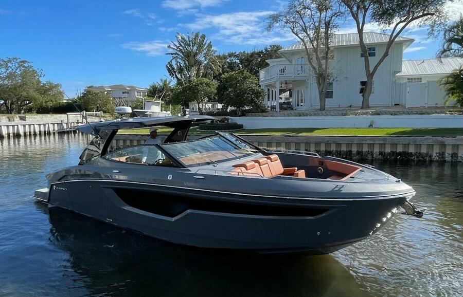 38' 2023 Cruisers Yachts 38 GLS
