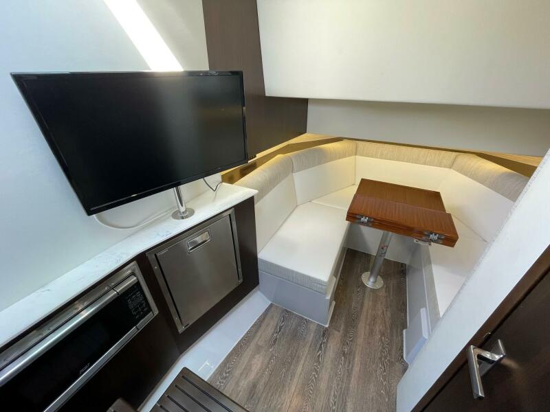 38' 2023 Cruisers Yachts 38 GLS