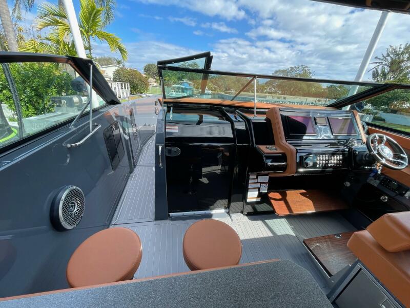 38' 2023 Cruisers Yachts 38 GLS