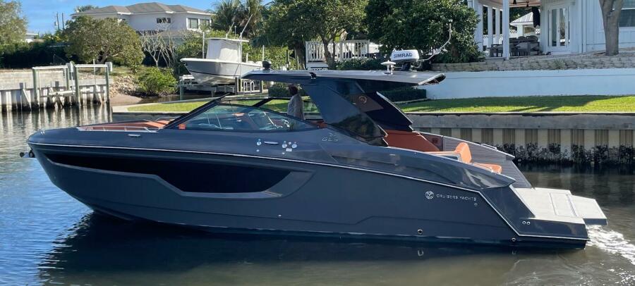 38' 2023 Cruisers Yachts 38 GLS