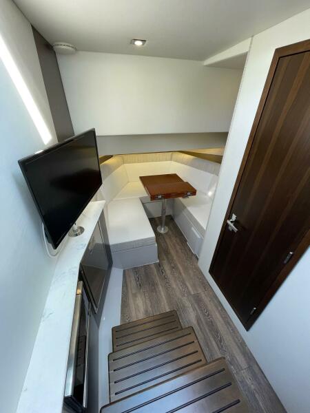 38' 2023 Cruisers Yachts 38 GLS