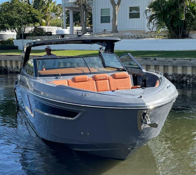 38' 2023 Cruisers Yachts 38 GLS