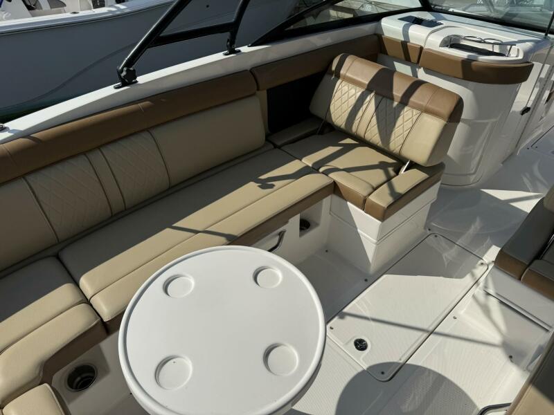 27' 2015 Sea Ray 270 Sundeck