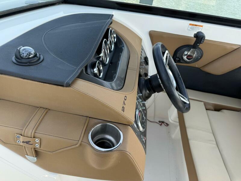 27' 2015 Sea Ray 270 Sundeck