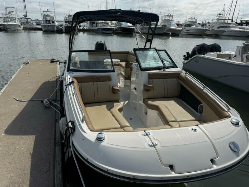 27' 2015 Sea Ray 270 Sundeck