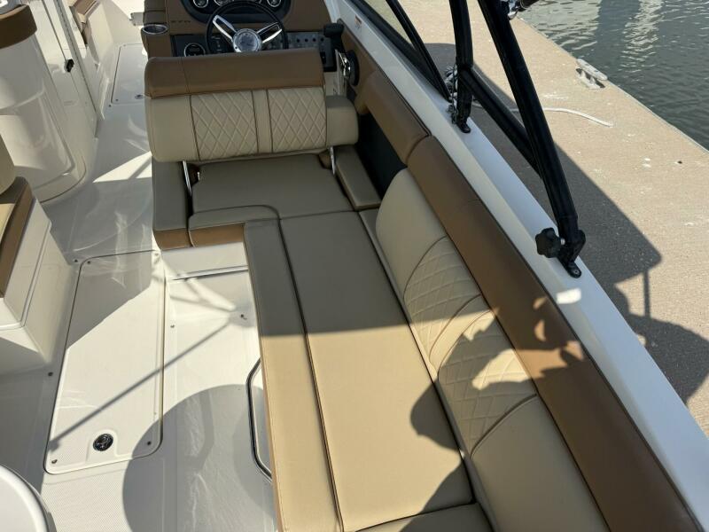 27' 2015 Sea Ray 270 Sundeck