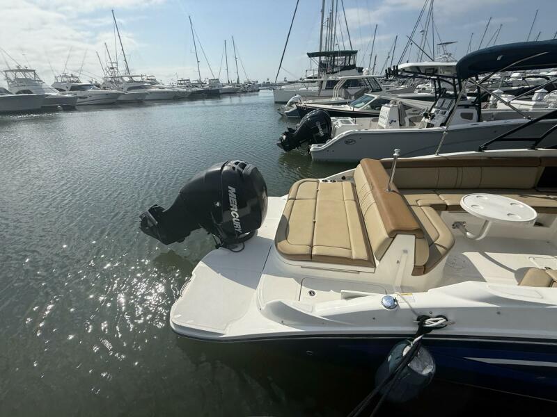 27' 2015 Sea Ray 270 Sundeck